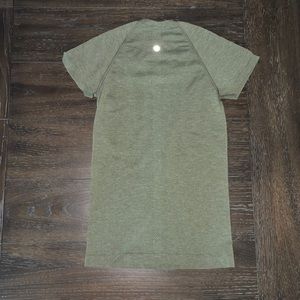 Green lululemon swiftly tech short sleeve shirt